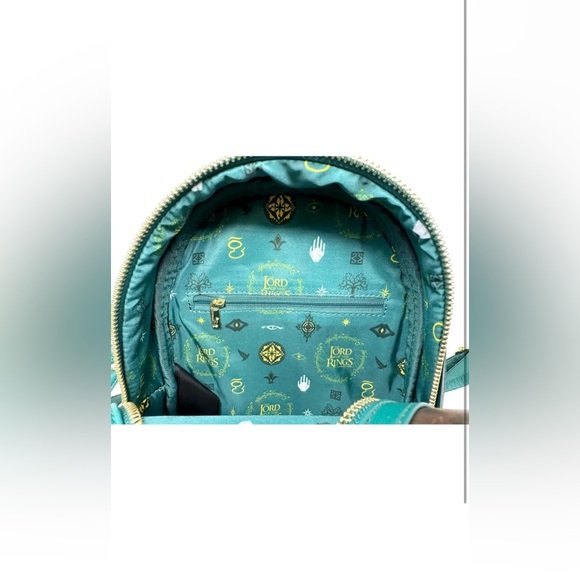 Loungefly Exclusive Lord of the Rings LOTR Movie Collage mini backpack - Picture 3 of 7